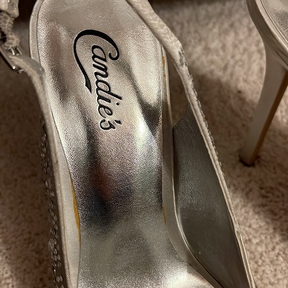 Candie’s Sling Back Peep Toe Silver Size 8 High Heals - Picture 3 of 5